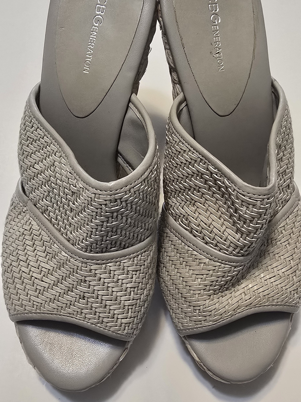 BCBG Woven Open-Toe WEDGE in Light Gray